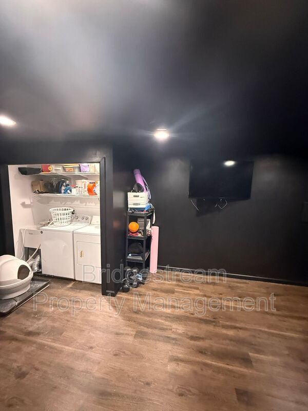 Building Photo - 7425 Pelbrook Farm Dr