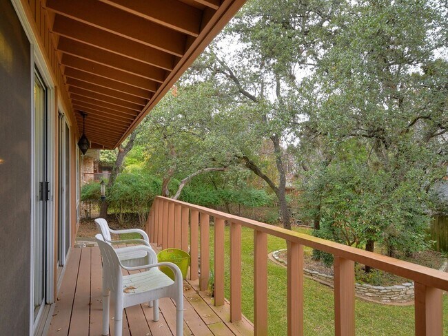 Building Photo - 6001 Highland Hills Dr