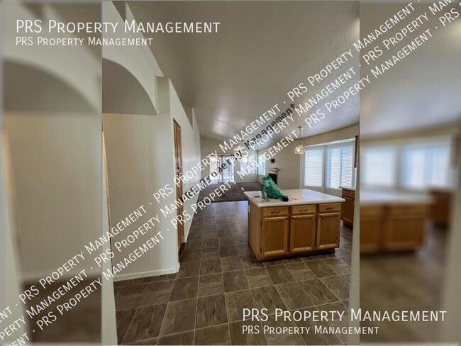 Building Photo - 818 W Silver Creek Rd