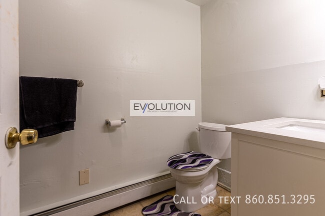 Building Photo - 71 Williams St