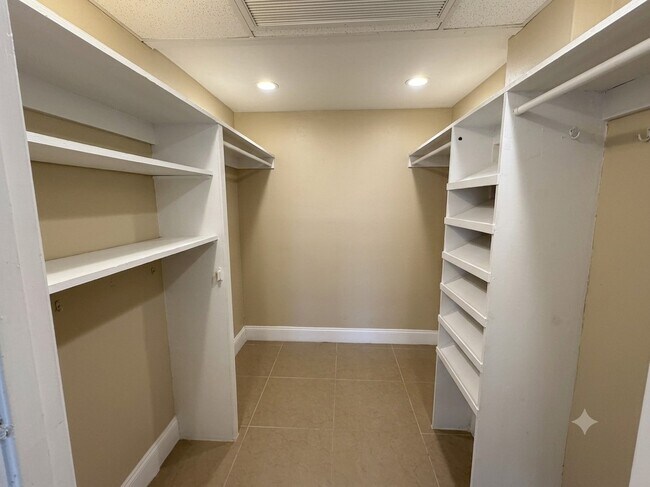 Building Photo - 2800 N Flagler Dr