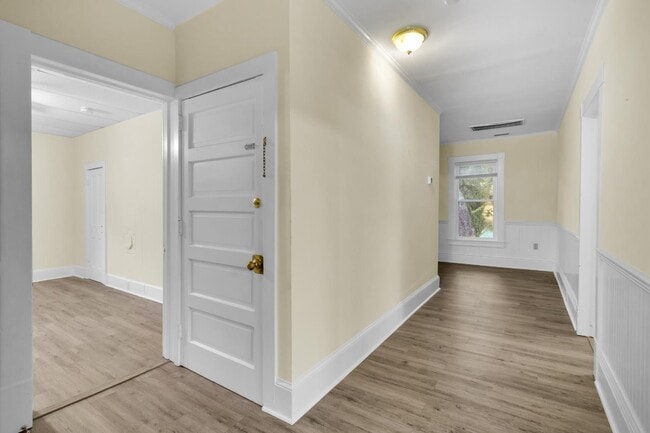 Building Photo - 1110 N Pasteur St