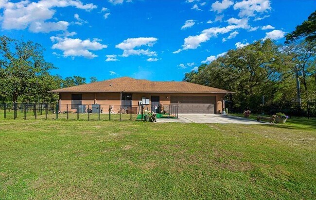 Building Photo - 3135 NE 49th St