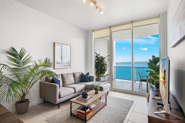 Building Photo - 725 NE 22nd St