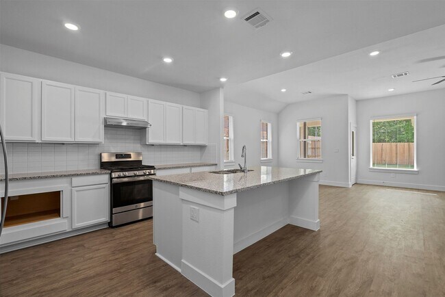 Building Photo - 906 Golden Willow Ln