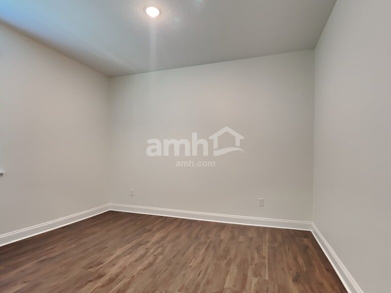 Building Photo - 551 Onate Cir