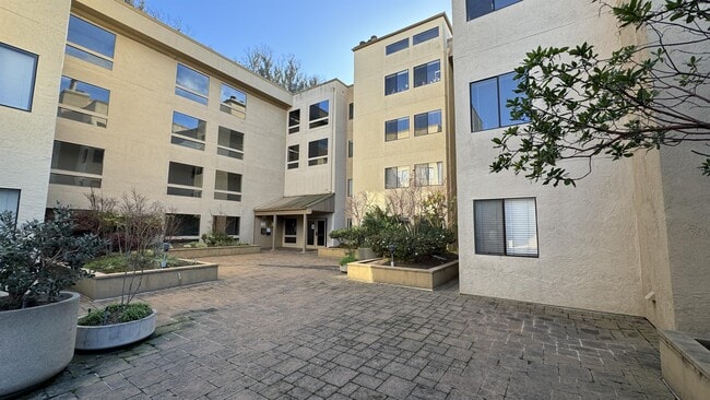 Building Photo - 545 Pierce St