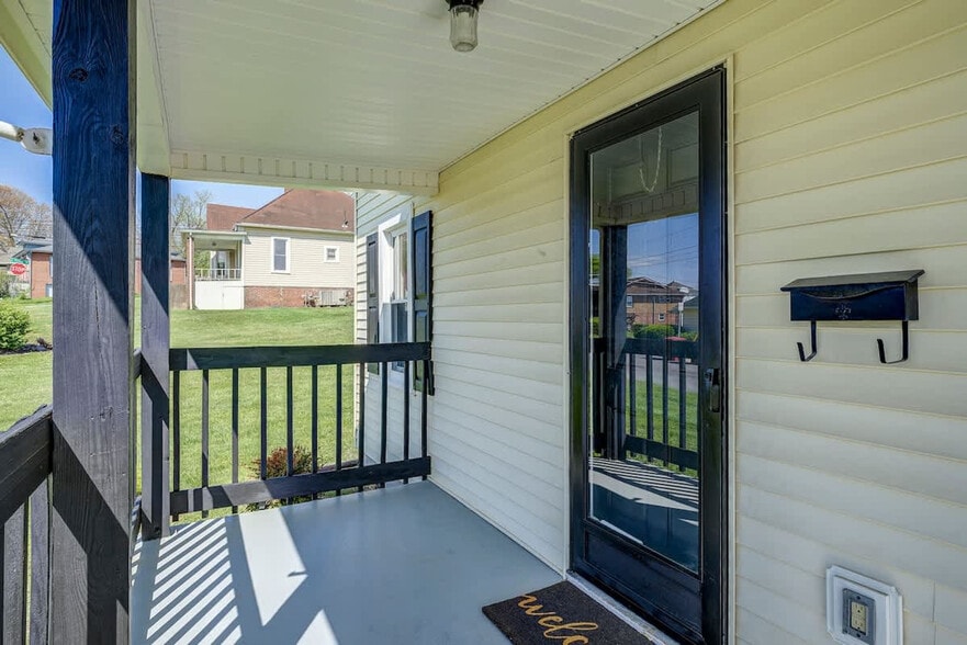 Building Photo - 220 Highland Ave