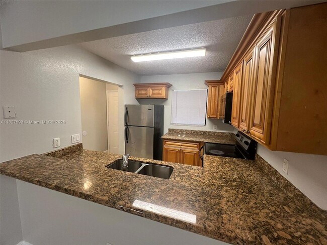 Building Photo - 1543 Lake Crystal Dr
