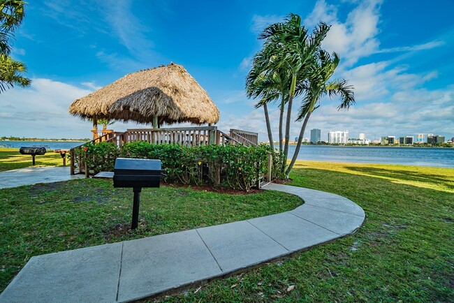 Building Photo - ONE BEDROOM ONE BATHROOM! Waterfront Commu...