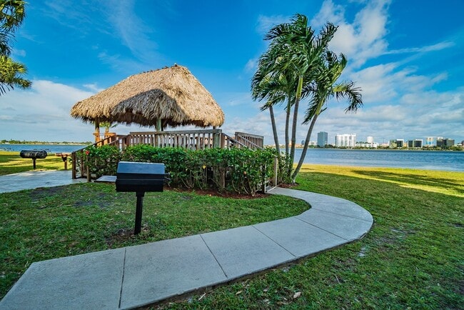 Building Photo - TWO BEDROOM TWO BATHROOM! WATERFRONT COMMU...