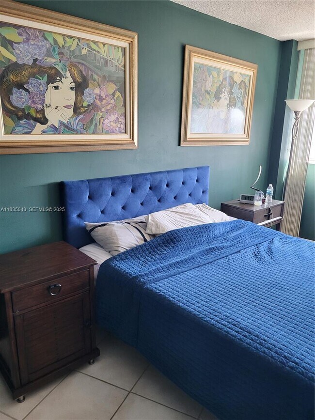 Building Photo - 100 Golden Isles Dr