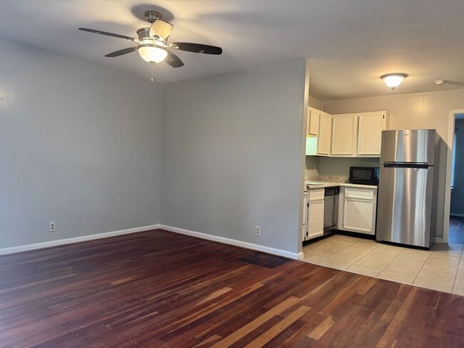 Building Photo - Great 1BR Unit