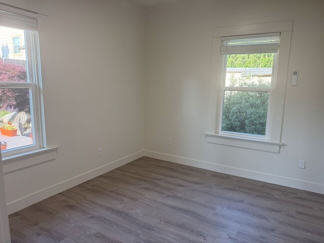 Building Photo - Charming Historic Home for Rent in Downtow...