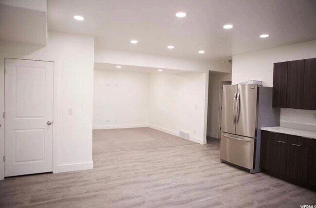 Building Photo - 15086 S Rosslyn Cv
