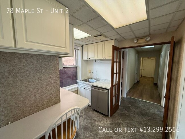 Building Photo - 78 Maple St