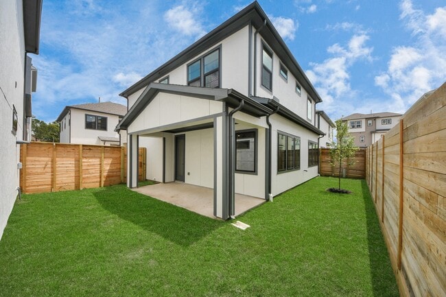 Building Photo - 12010 Royal Oaks Banner Wy