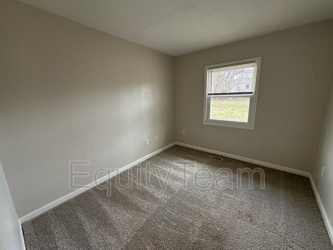 Building Photo - 2498 Schon Dr