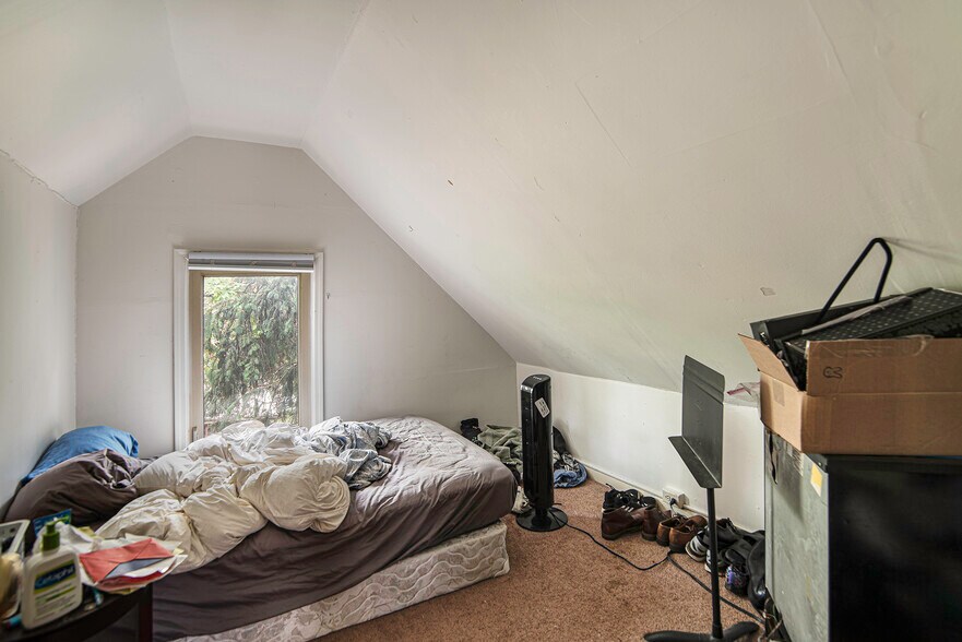 Building Photo - 335 Packard St