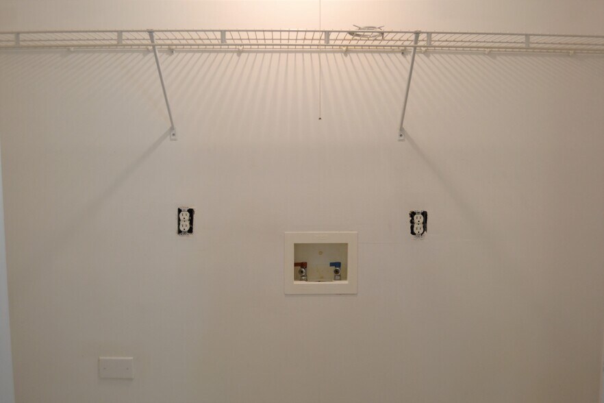 Building Photo - 1375 Nelms Dr
