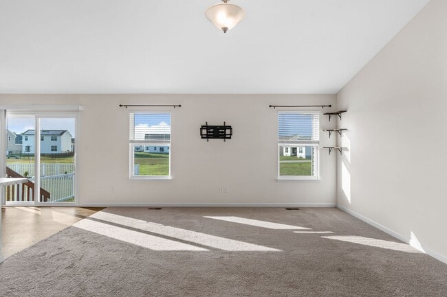 Building Photo - Charming 3-Bedroom Home