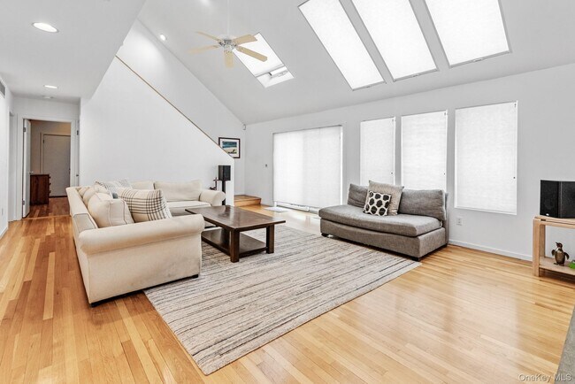 Building Photo - 34 Park Cir