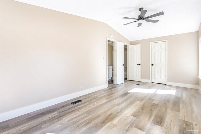 Building Photo - 211 Evergreen Dr