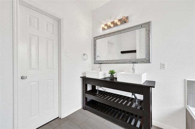 Building Photo - 26418 Richwood Oaks Dr