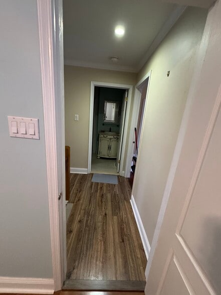 Building Photo - 700 Evergreen Ct