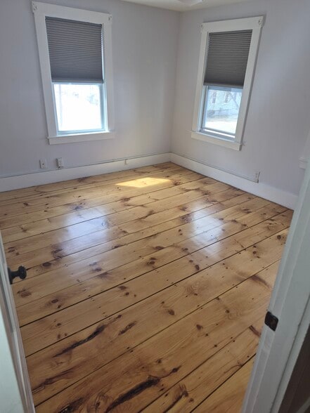 Building Photo - 9 Maple St