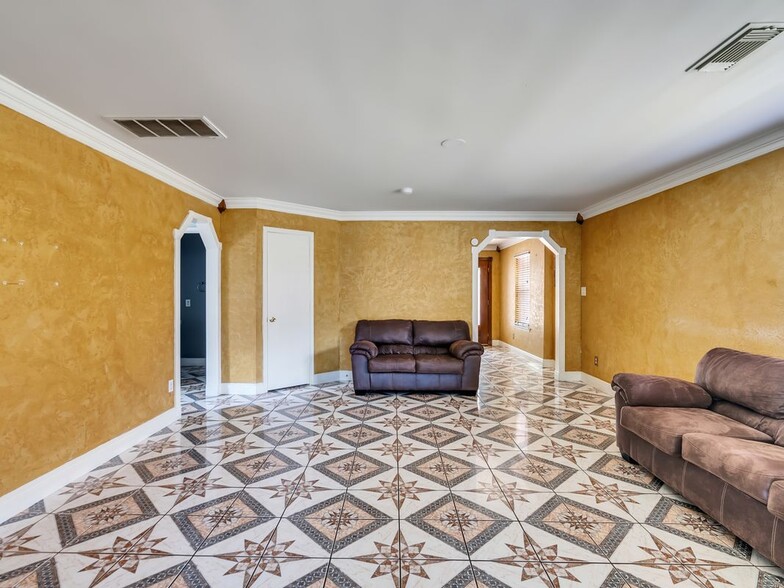 Building Photo - 13119 Lindenloch Ln