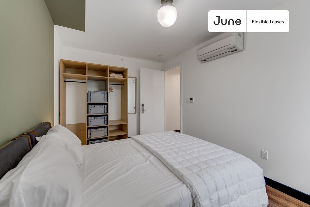 Building Photo - Absolutely Private ROOM in Williamsburg