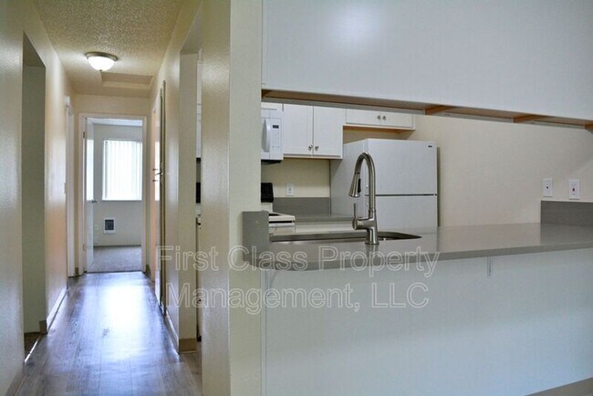 Building Photo - 3648 SW Beaverton Hillsdale Hwy