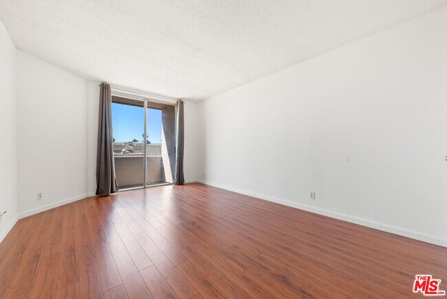 Building Photo - 1745 Camino Palmero St