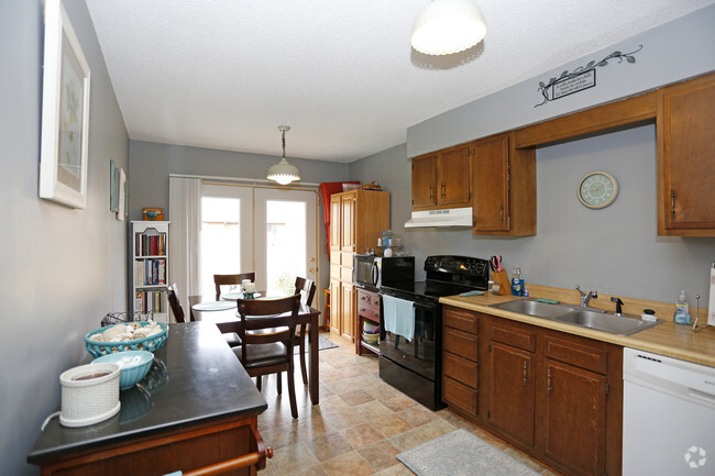 2BR, 1BA - Kitchen - Raintree Village Apartments