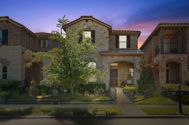 Building Photo - 6643 DeLeon St
