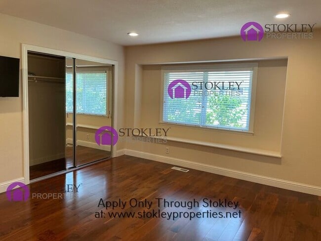 Building Photo - 105 Miramonte Dr