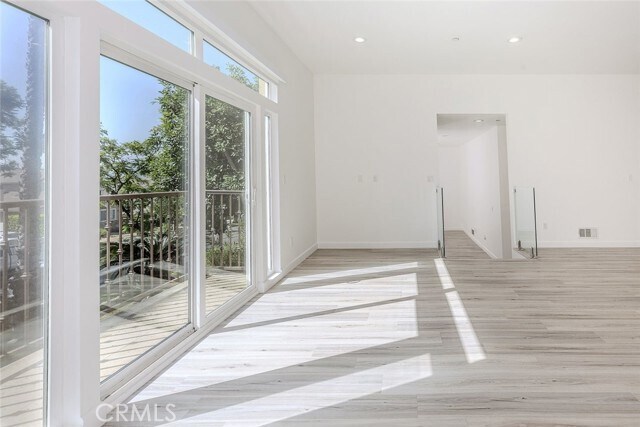 Building Photo - 1039 E Santa Anita Ave