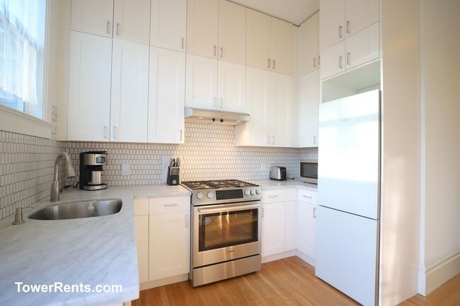 Building Photo - 208-210 Fair Oaks St