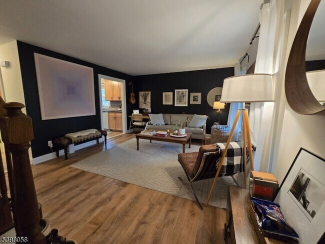 Building Photo - 83 E Main St