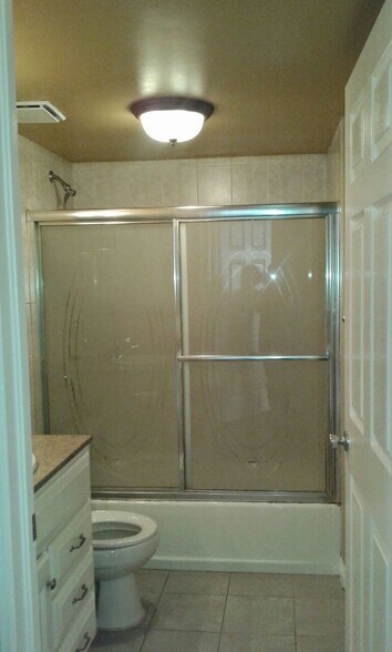 Building Photo - 1825 Keeler St