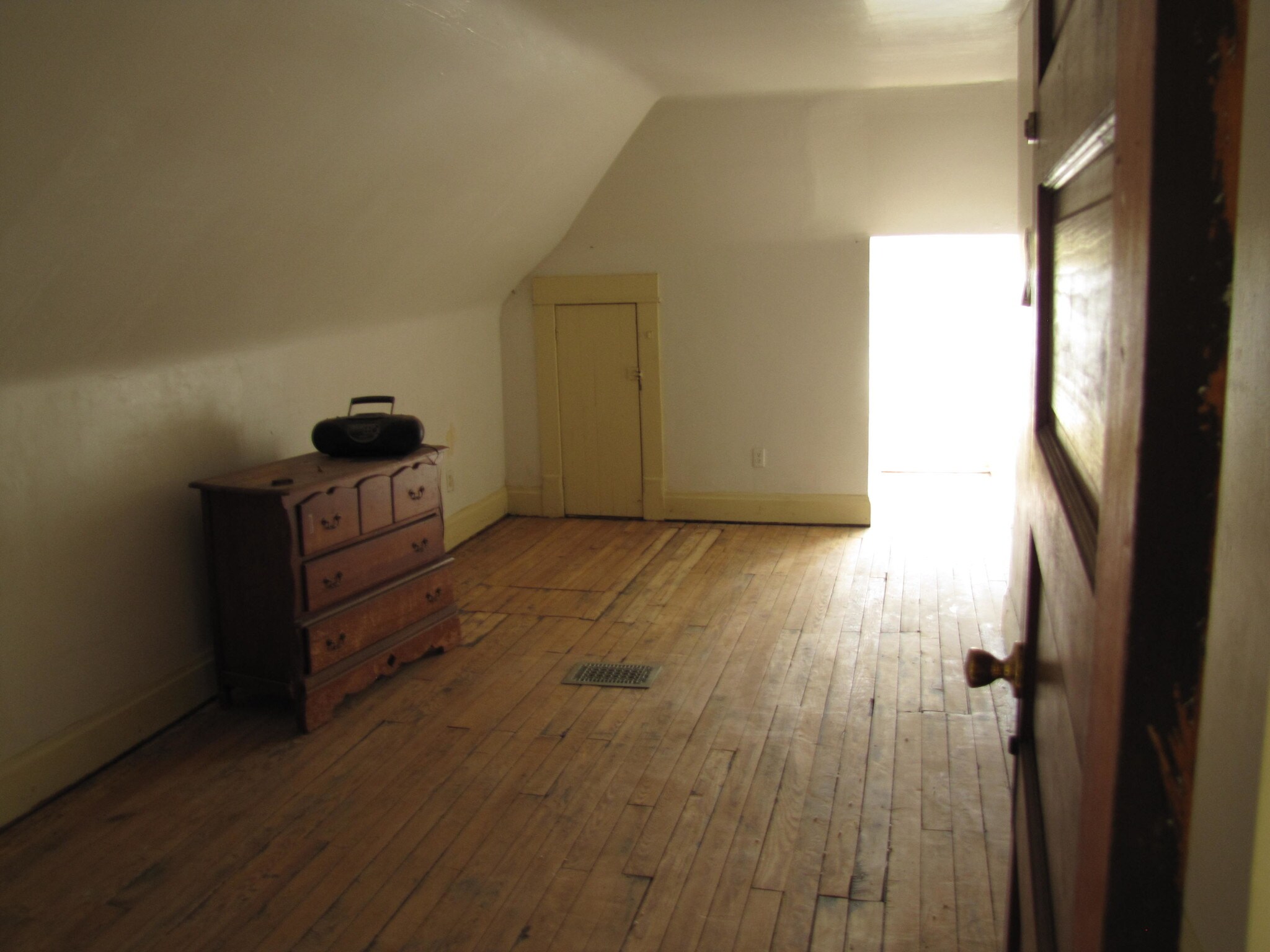 Room (convertible 5th BR/recreational room) - 49 N 20th St