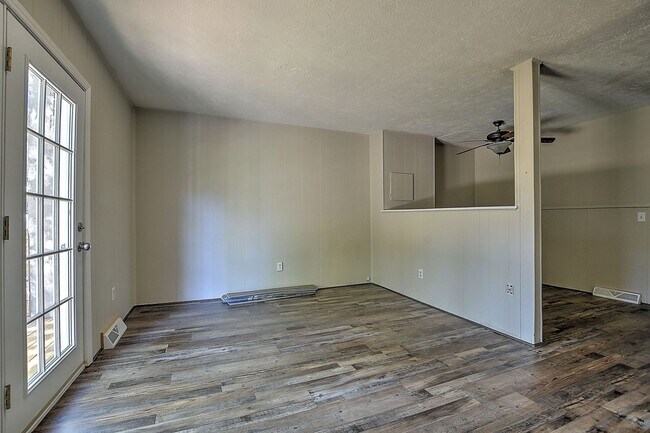 Building Photo - 405 Cypress St