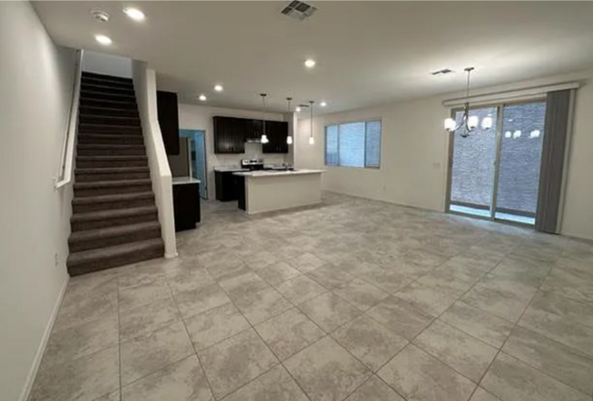 Building Photo - Beautiful 4 bedroom 2.5 bath home