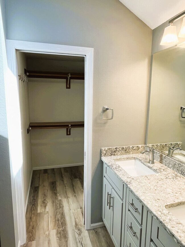 Building Photo - Bright & Spacious 3-Bedroom Home – Ideal for Entertaining & Everyday Comfort