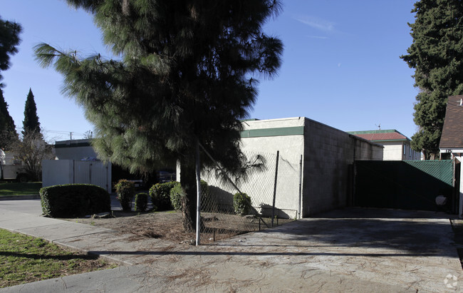 Building Photo - 121 N Pritchard Ave