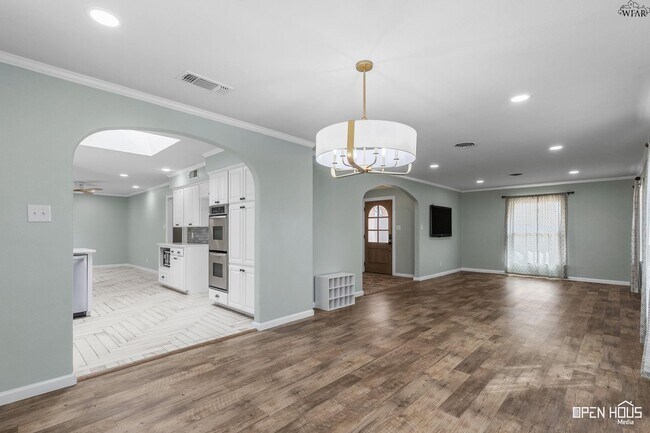 Building Photo - 3512 Juniper Ln