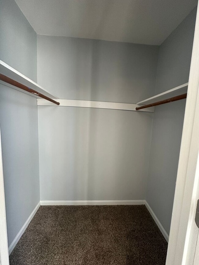 Building Photo - Available Now! Townhouse in Jacksonville