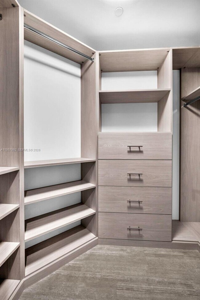 Building Photo - 1000 Brickell Plaza