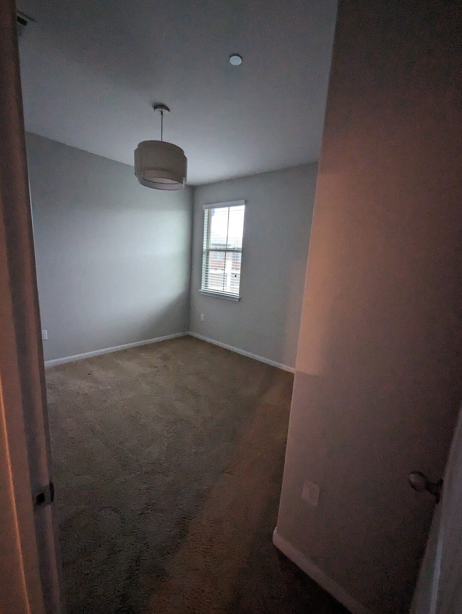 Building Photo - 2880 Donnell Dr